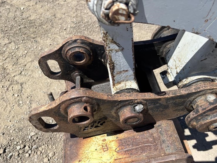 2020-takeuchi-tb230-image-14