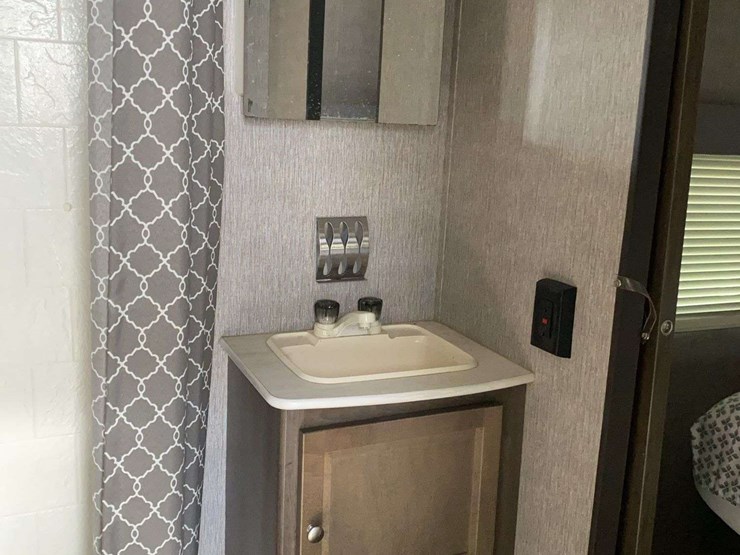 2019-dutchmen-coleman-lantern-edition-250tq-image-22