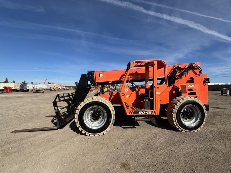 2016-jlg-8042-image-5