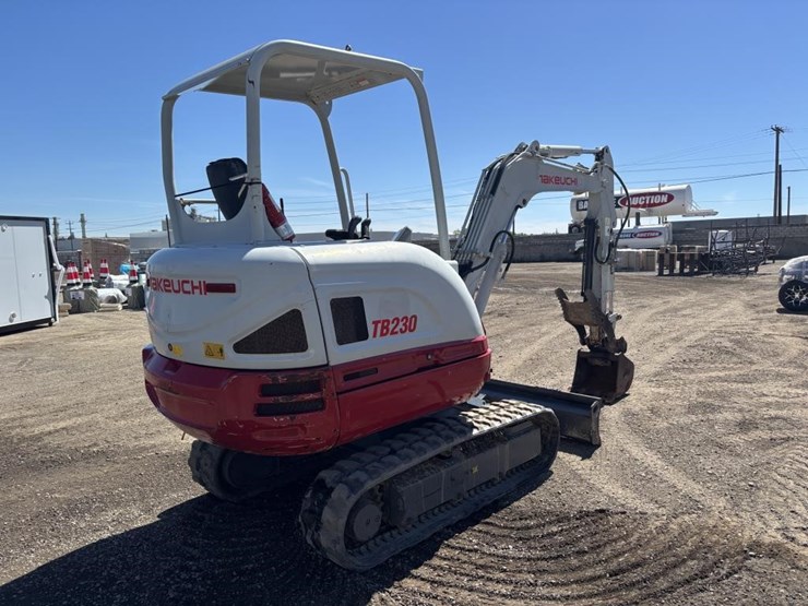 2020-takeuchi-tb230-image-3