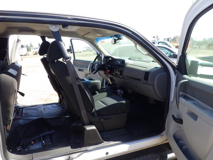 2013-chevrolet-2500hd-image-6