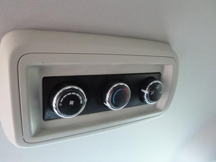 2014-dodge-grand-caravan-image-11