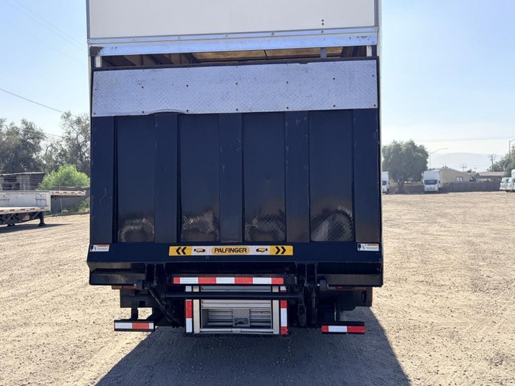 2017-isuzu-nrr-image-6