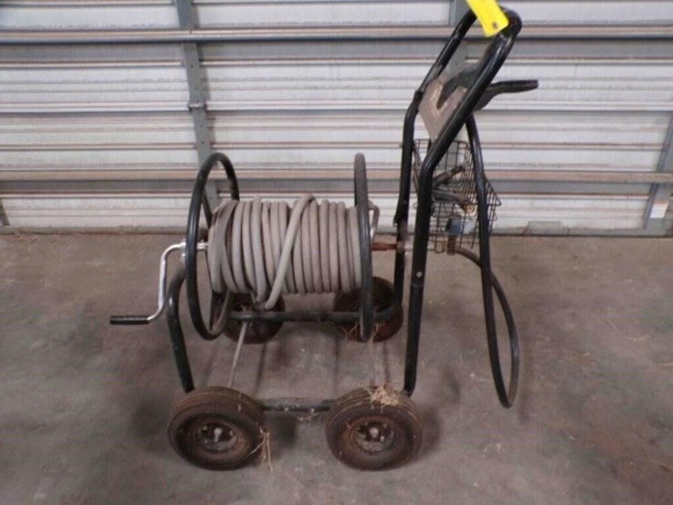 garden-hose-&-reel-image-1