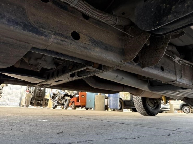 2016-chevrolet-silverado-2500hd-image-30