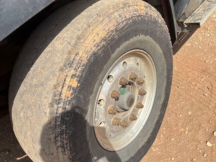 2015-caterpillar-ct660l-image-38