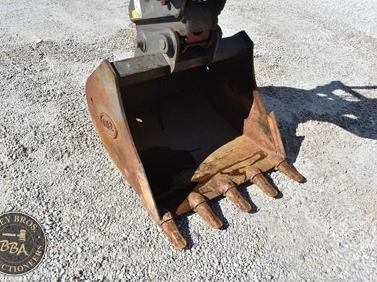 2022-case-cx75csr-image-33