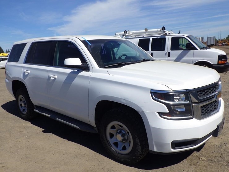 2016-chevrolet-tahoe-image-2