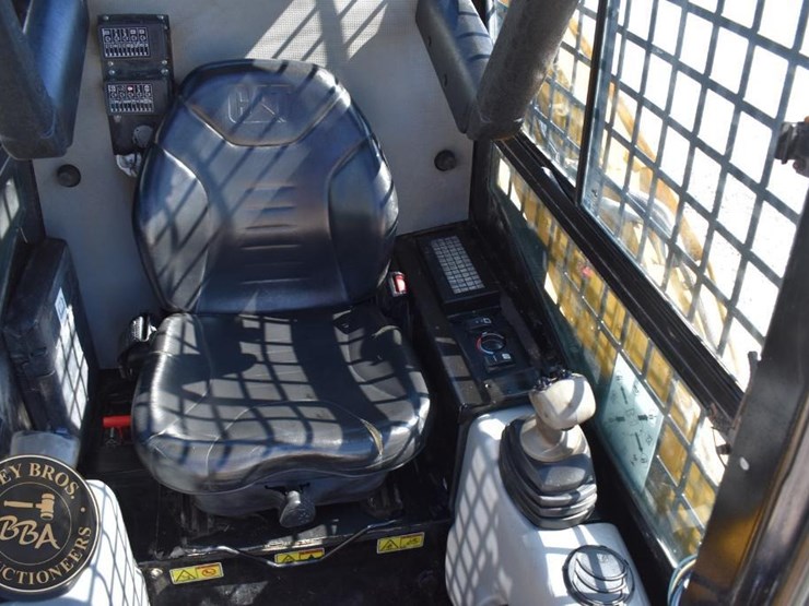 2012-caterpillar-257b3-image-52