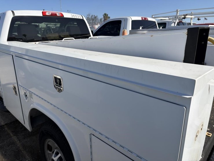 2015-chevrolet-2500-image-21