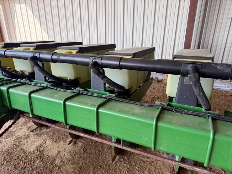 john-deere-7300-image-40