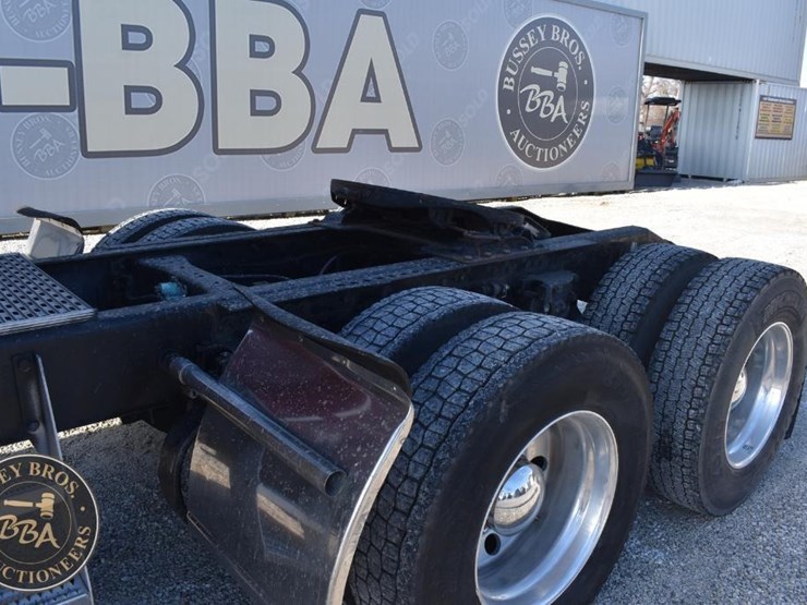 2004-peterbilt-379-image-28