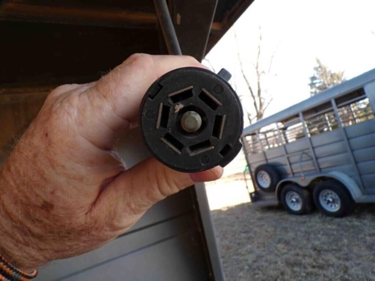 2008-titan-trailer-image-4