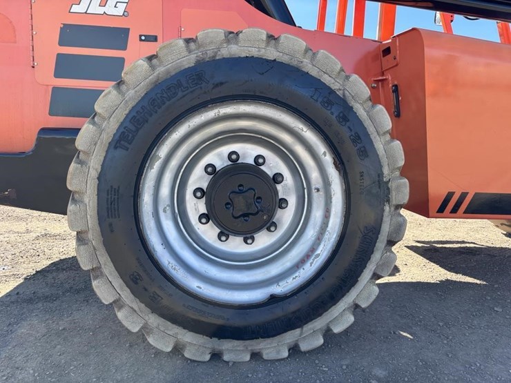 2016-jlg-8042-image-19