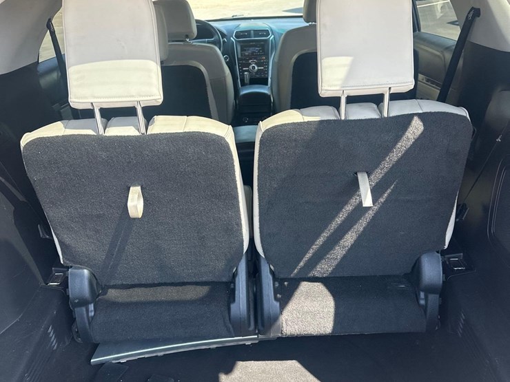 2016-ford-explorer-platinum-image-8