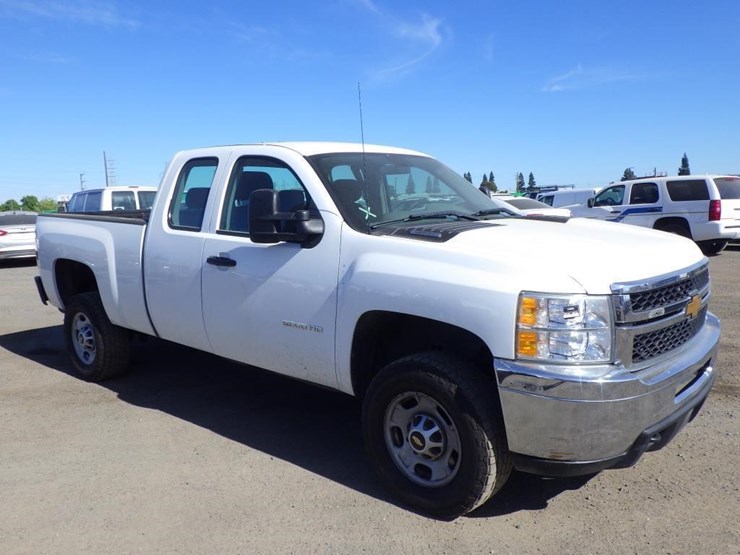 2013-chevrolet-2500hd-image-2