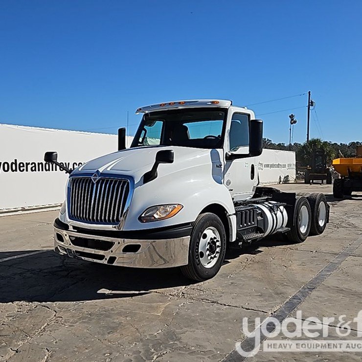 2018 INTERNATIONAL LT