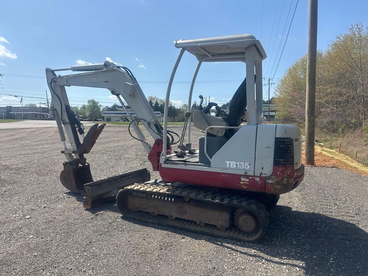 2007-takeuchi-tb135-image-3