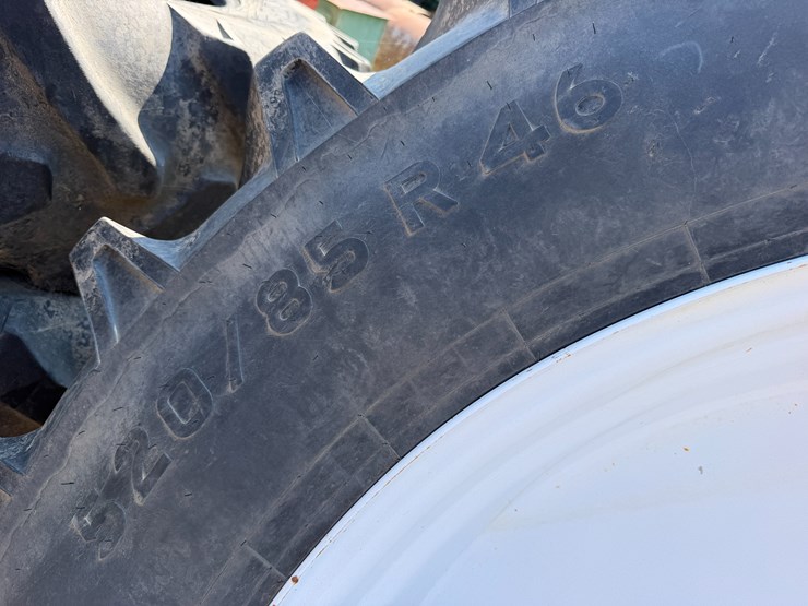#40317-•-lot-of-(2)-520/85r46-tires-w/-apache-rims-image-5