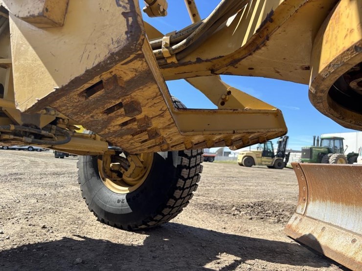 2006-caterpillar-143h-image-16