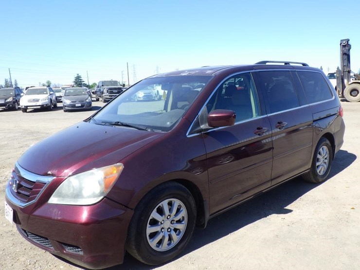 2010-honda-odyssey-image-1