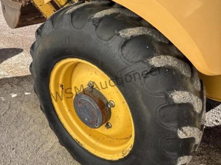 new-holland-lb115-image-14