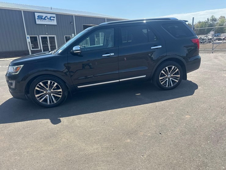 2016-ford-explorer-platinum-image-7