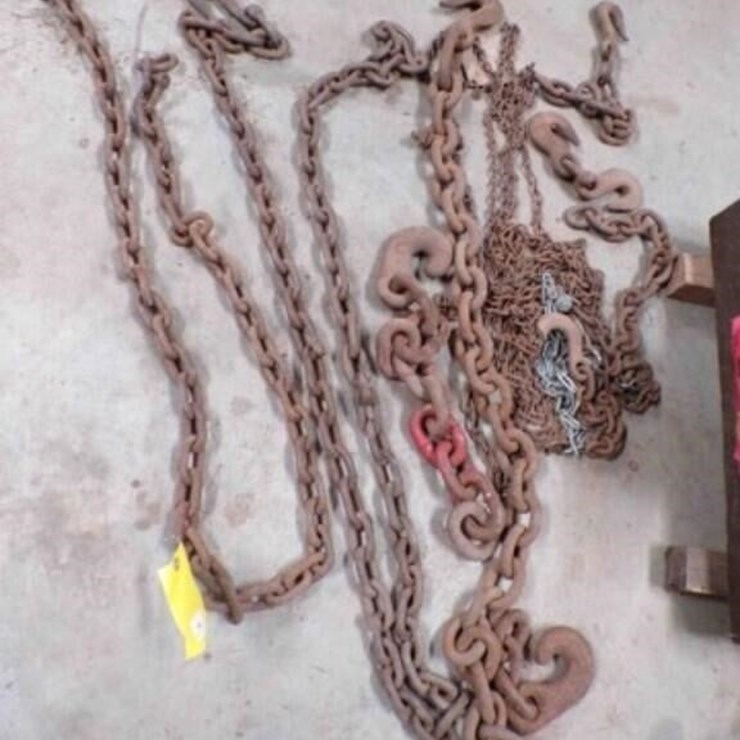 group of large link chain