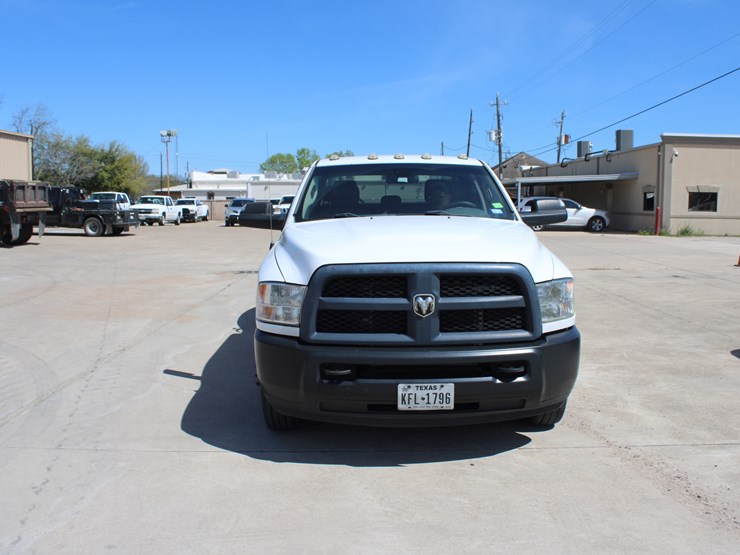 2018-dodge-ram-3500-image-3
