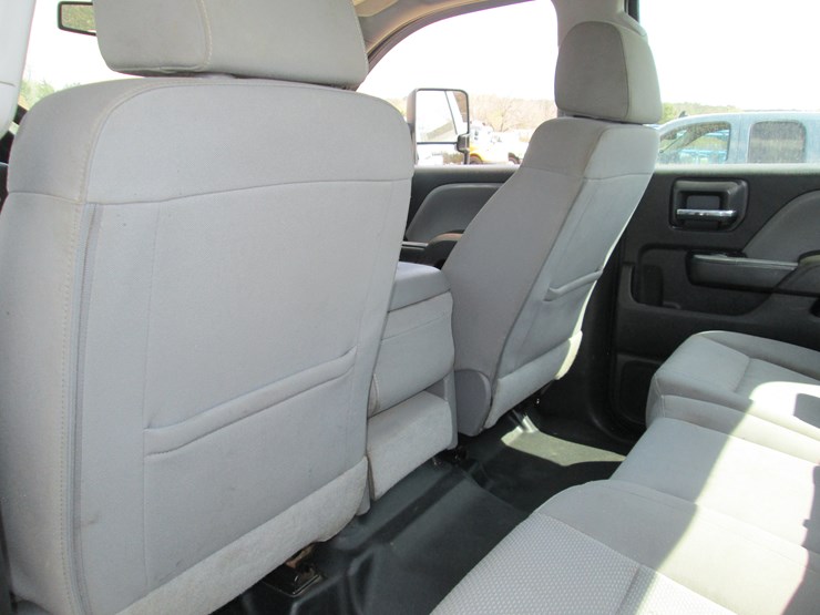 2017-chevrolet-3500hd-image-33