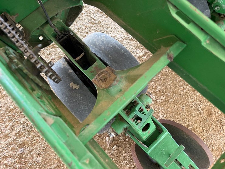 john-deere-7300-image-44