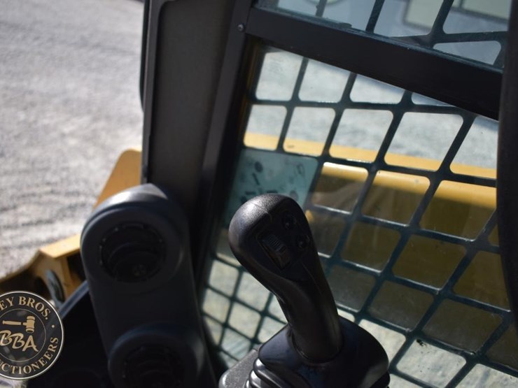 2023-caterpillar-259d3-image-44