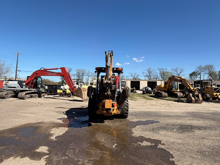 2017-case-580sn-image-7