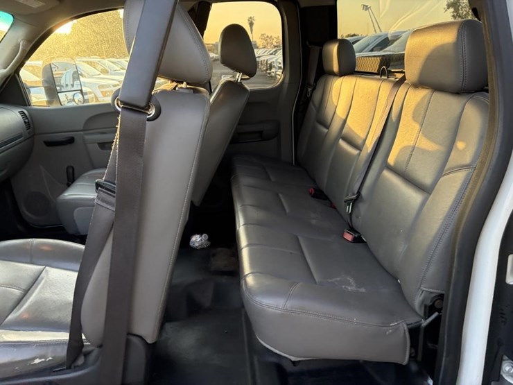 2013-chevrolet-2500-image-17