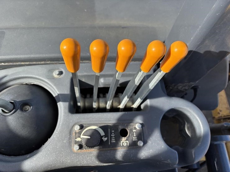 2018-deere-210lep-image-38