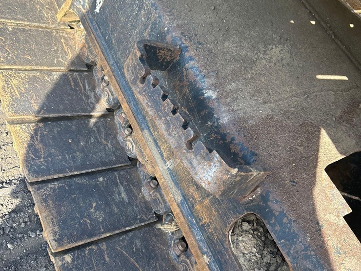 2015-deere-210g-lc-image-22