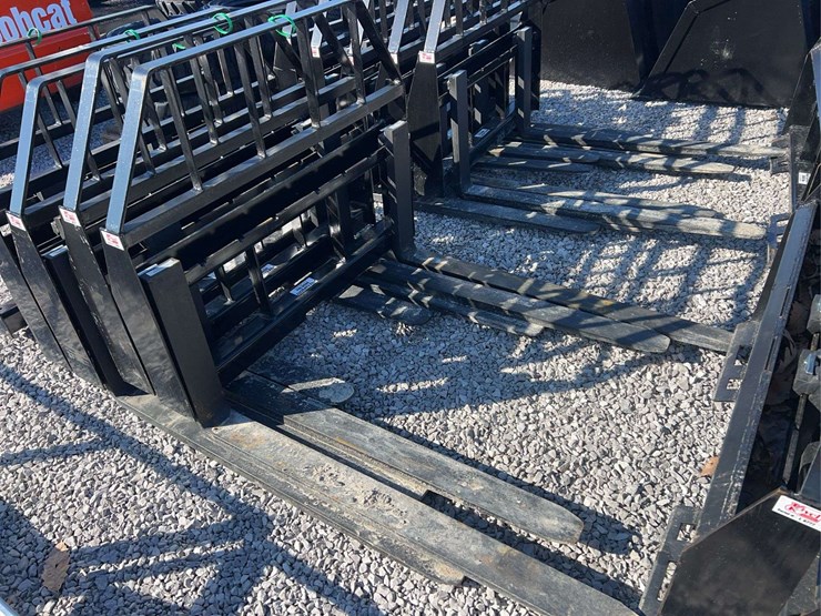 new-48"-kivel-pallet-fork-attachment.-image-1