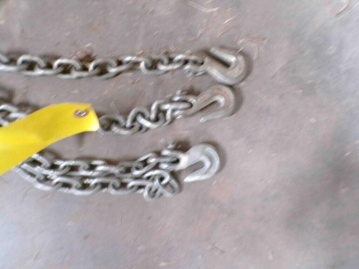 2-chains-3-hooks-image-3