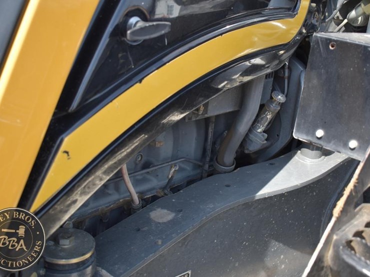 2004-challenger-mt765b-image-25