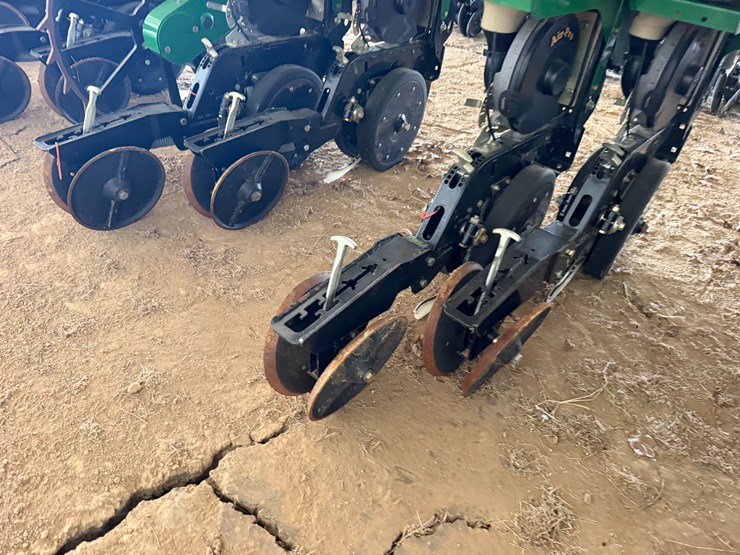 great-plains-yp825a-image-14