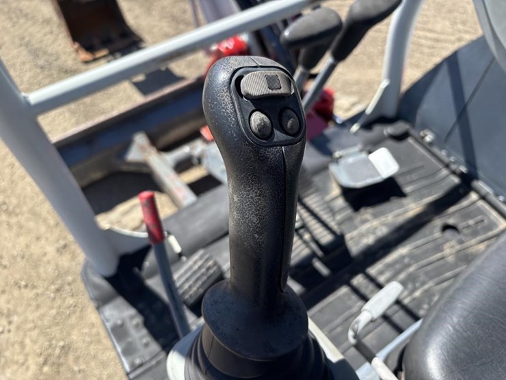 2020-takeuchi-tb230-image-30