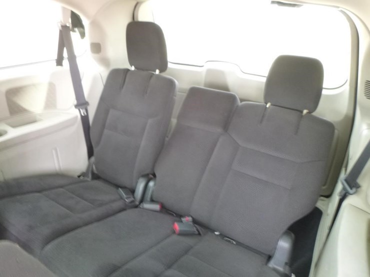2014-dodge-grand-caravan-image-10