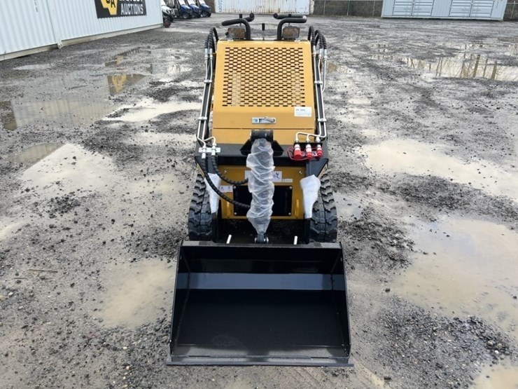 2026-agt-mx-crt23-mini-compact-track-loader-image-8