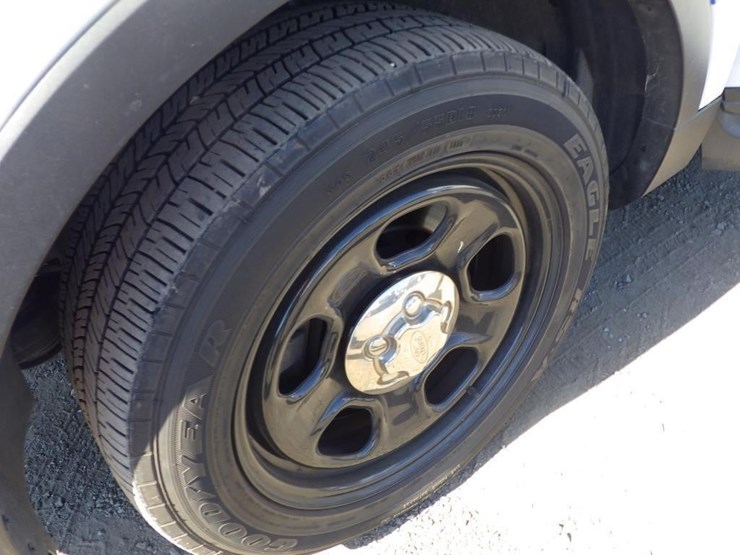 2015-ford-explorer-image-12