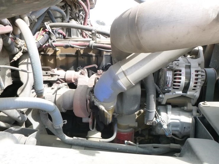 2001-freightliner-fl70-image-35