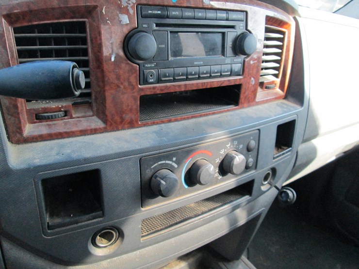 2006-dodge-3500-image-32