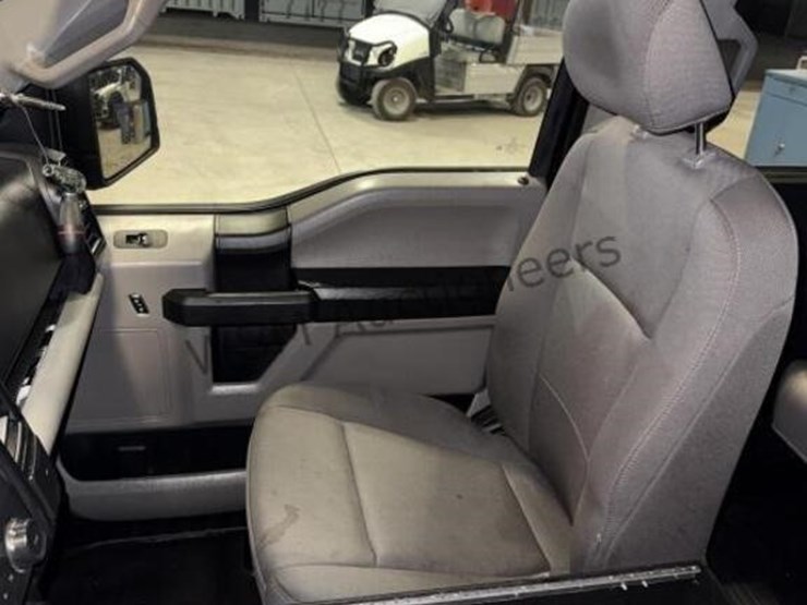 2020-ford-f150-image-25