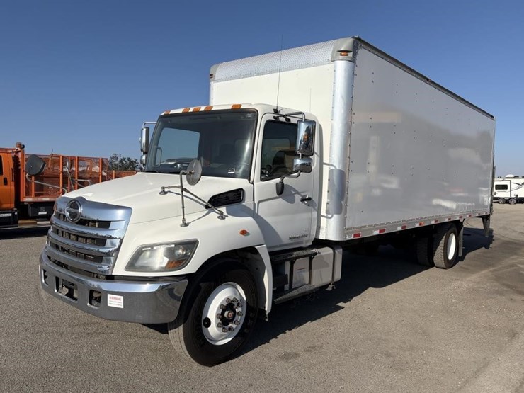 2016-hino-338-image-1