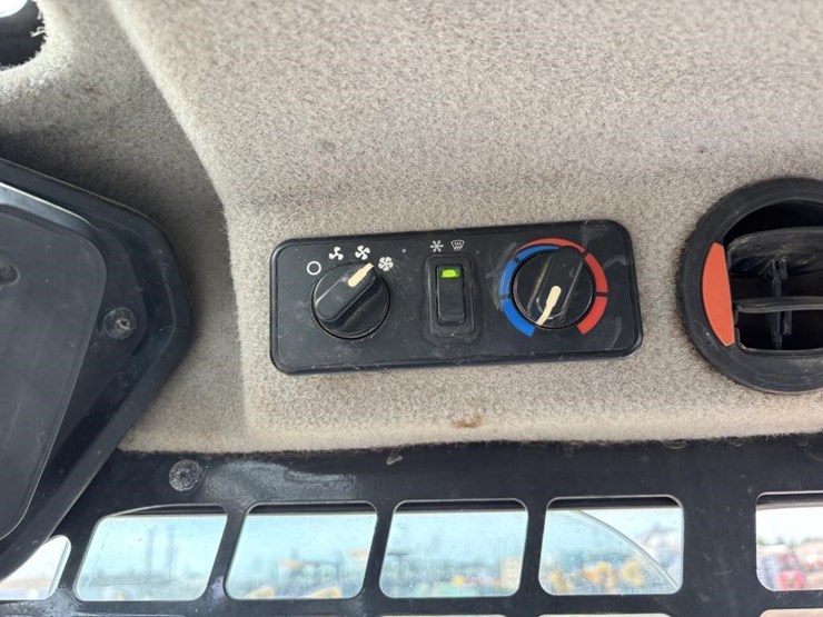 2021-bobcat-t66-image-28