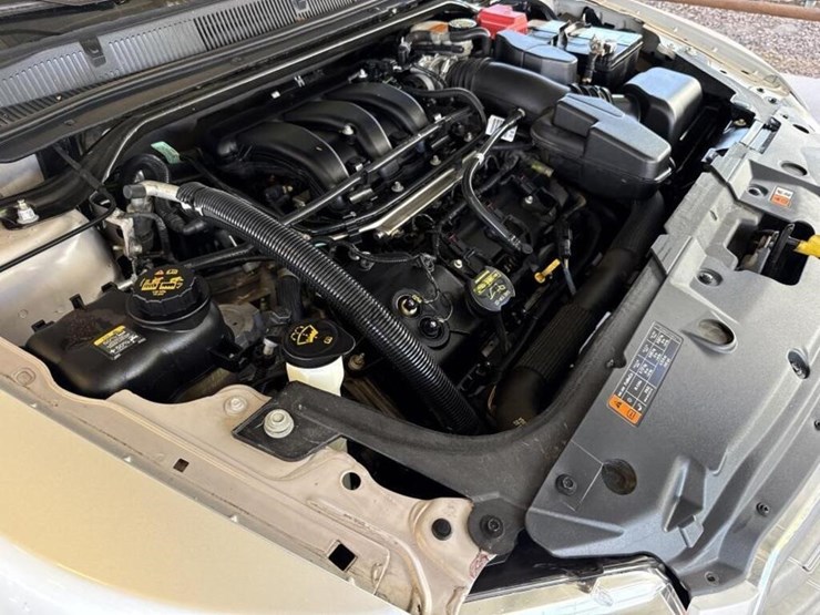 2013-ford-taurus-sdn-image-11